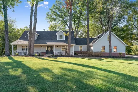 16211 Pin Oak Rd, Fayetteville, AR 72704