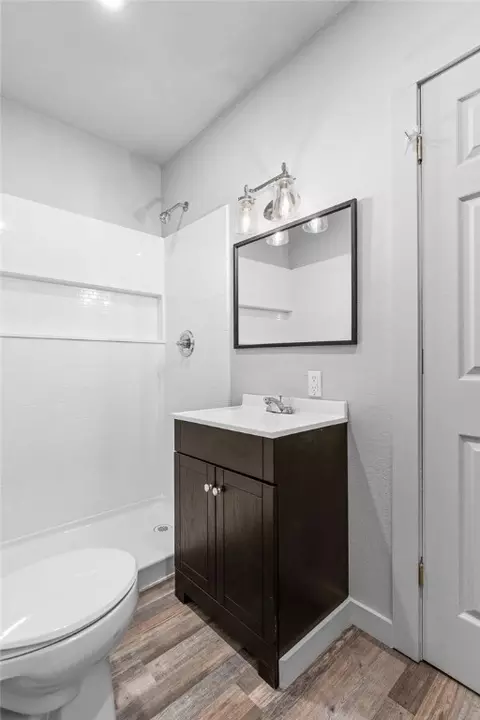 Bath - 215 Ash St, Alma, AR 72921 photo 1 of 4