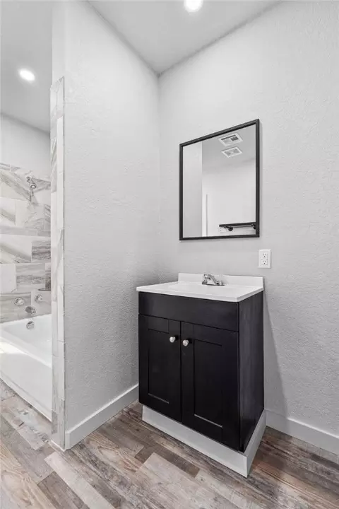 Bath - 215 Ash St, Alma, AR 72921 photo 3 of 4