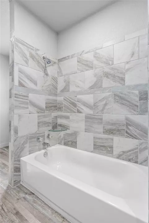 Bath - 215 Ash St, Alma, AR 72921 photo 4 of 4