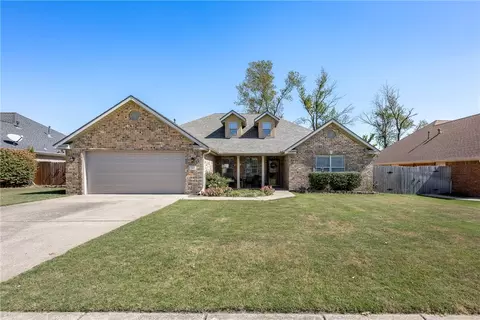 703 College Pl, Bentonville, AR 72712