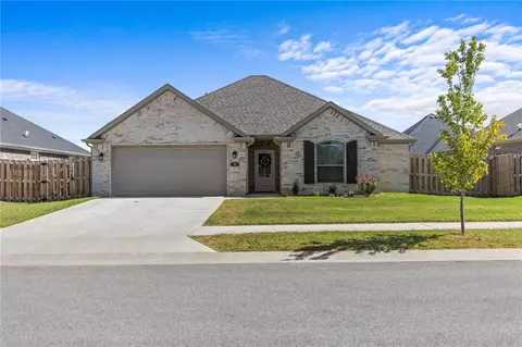 30 N Manhattan Way, Fayetteville, AR 72704
