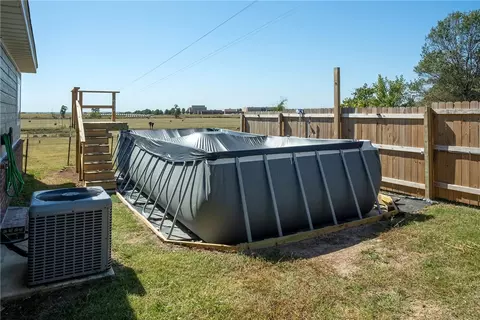 Exterior - 18201 Ridge Rd, Gravette, AR 72736 photo 7 of 10