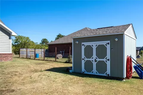 Exterior - 18201 Ridge Rd, Gravette, AR 72736 photo 6 of 10
