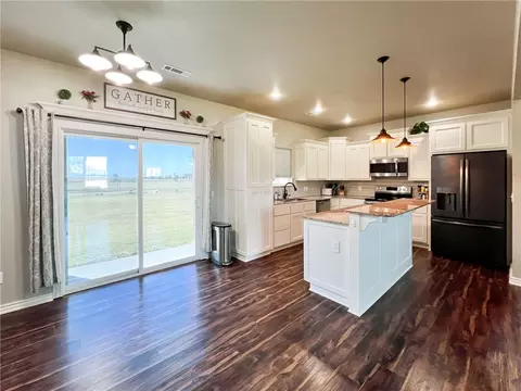 Kitchen - 18201 Ridge Rd, Gravette, AR 72736 photo 1 of 3