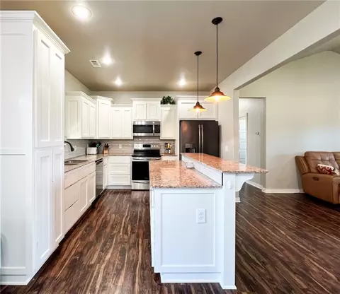 Kitchen - 18201 Ridge Rd, Gravette, AR 72736 photo 2 of 3