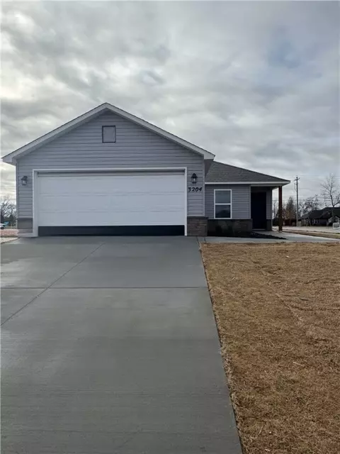 3204 E Ricky Dr, Siloam Springs, AR 72761