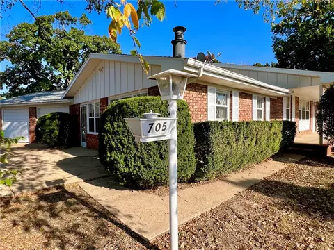 705 Trimble Ave, Berryville, AR 72616