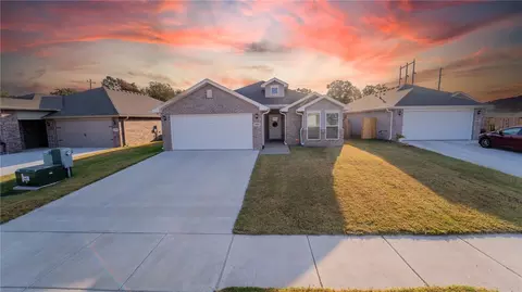 5902 NW Grant St, Bentonville, AR 72713