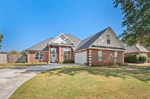 615 Leisure Ln, Bentonville, AR 72712