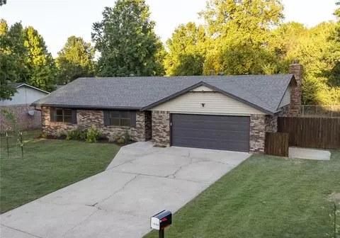 1609 Greenbriar St, Springdale, AR 72762