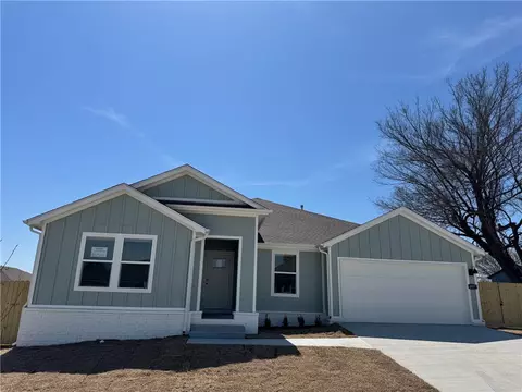 4537 W Canyon Run Dr, Fayetteville, AR 72704