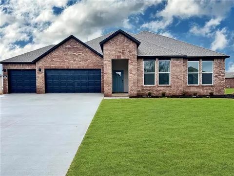 206 N Kit Kat Ct, Siloam Springs, AR 72761