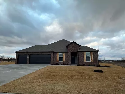 304 N Arbuckle Loop, Siloam Springs, AR 72761