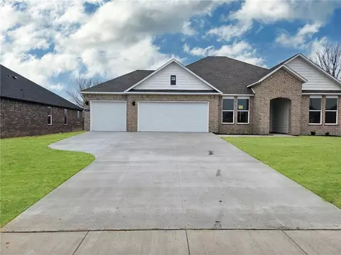 106 N Kit Kat Ct, Siloam Springs, AR 72761