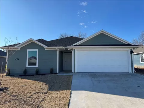 410 Riggs St, Prairie Grove, AR 72753