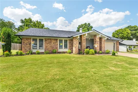 1406 Overo Cir, Springdale, AR 72762
