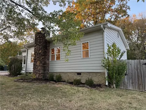 1714 E 5th St, Fayetteville, AR 72701