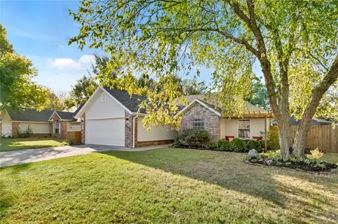2256 Cottonwood Ave, Fayetteville, AR 72701