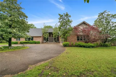 910 Burnham Rd, Fort Smith, AR 72903