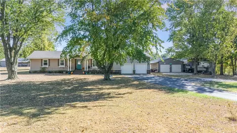 285 Oak Hills Dr, Springdale, AR 72762