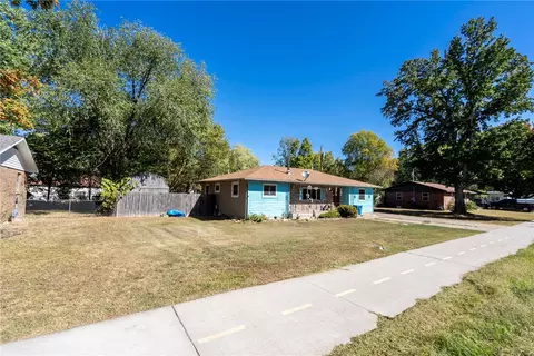306 SEl Paso St, Gravette, AR 72736
