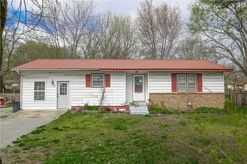 706 Elm St, Berryville, AR 72616