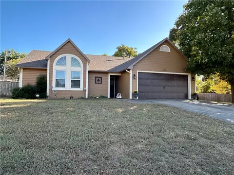 209 E Old Farmington Rd, Farmington, AR 72730