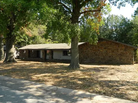 815 N Mock, Prairie Grove, AR 72753
