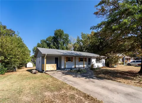 219 Jan Lynn St, Siloam Springs, AR 72761