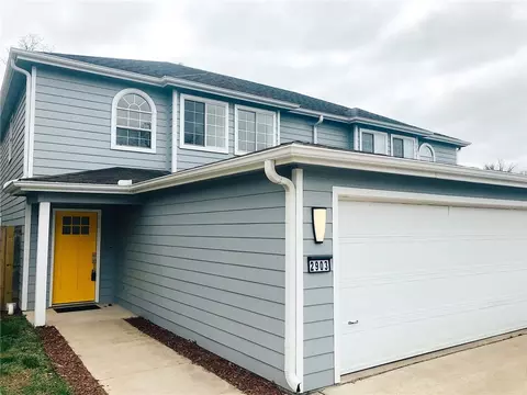 2901 E And 2903 E Sterling Ct, Fayetteville, AR 72703