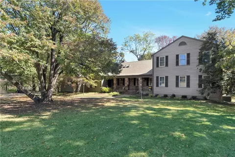 816 N Canterbury Rd, Fayetteville, AR 72701