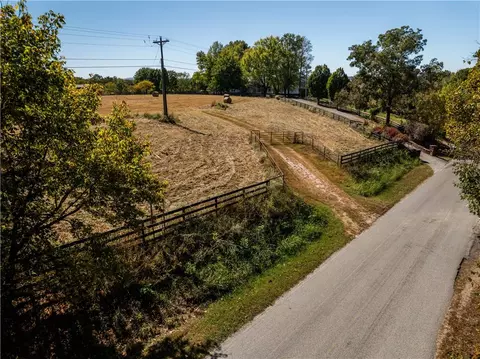 1077 Beav O Rama Rd, Fayetteville, AR 72703
