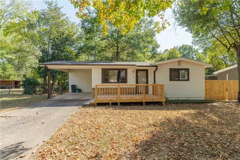 103 E Bertha St, Fayetteville, AR 72703