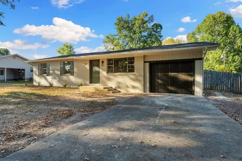 204 Rains St, Pea Ridge, AR 72751