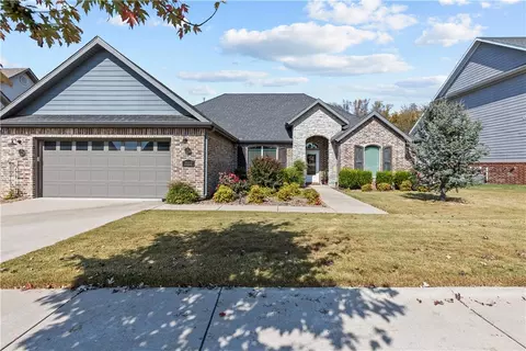 3102 E Peaceful Dr, Fayetteville, AR 72701