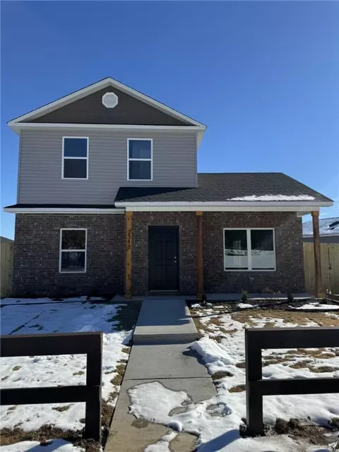 2348 E Illinois, Fayetteville, AR 72701