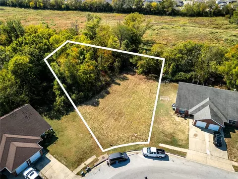 989 S Erika Ave, Fayetteville, AR 72701