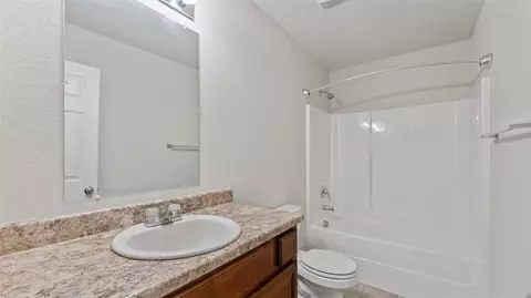 Bath - 7883 Bridgegate Ave, Springdale, AR 72762 photo 3 of 3