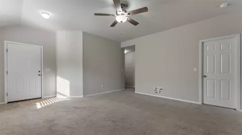 Living - 7733 Bridgegate Ave, Springdale, AR 72762 photo 2 of 3