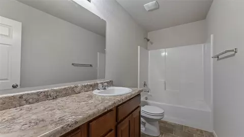 Bath - 7733 Bridgegate Ave, Springdale, AR 72762 photo 1 of 2