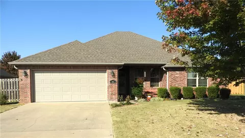 402 SW Arch St, Bentonville, AR 72712
