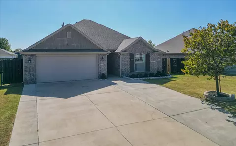 504 W Stoney Point Rd, Rogers, AR 72758