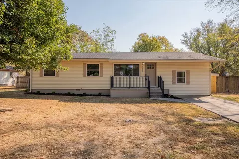 316 N Byers Ave, Gentry, AR 72734