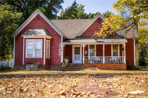 404 S Pleasant St, Springdale, AR 72764