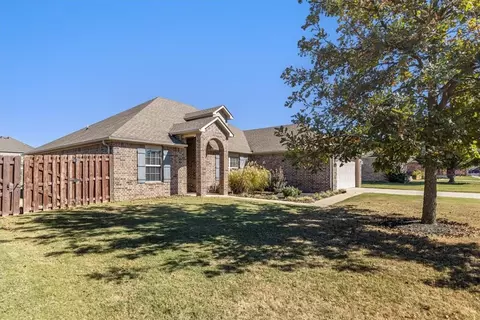 208 Sussex Ave, Lowell, AR 72745