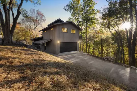 1025 E Company St, Fayetteville, AR 72701