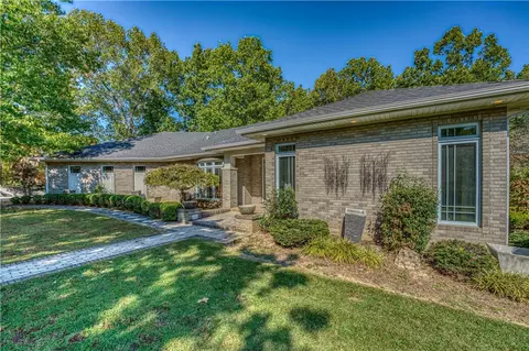 2703 Stonehedge Dr, Harrison, AR 72601