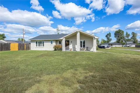 917 S 25th St, Rogers, AR 72758