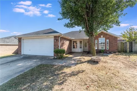 1061 Bliss St, Centerton, AR 72719